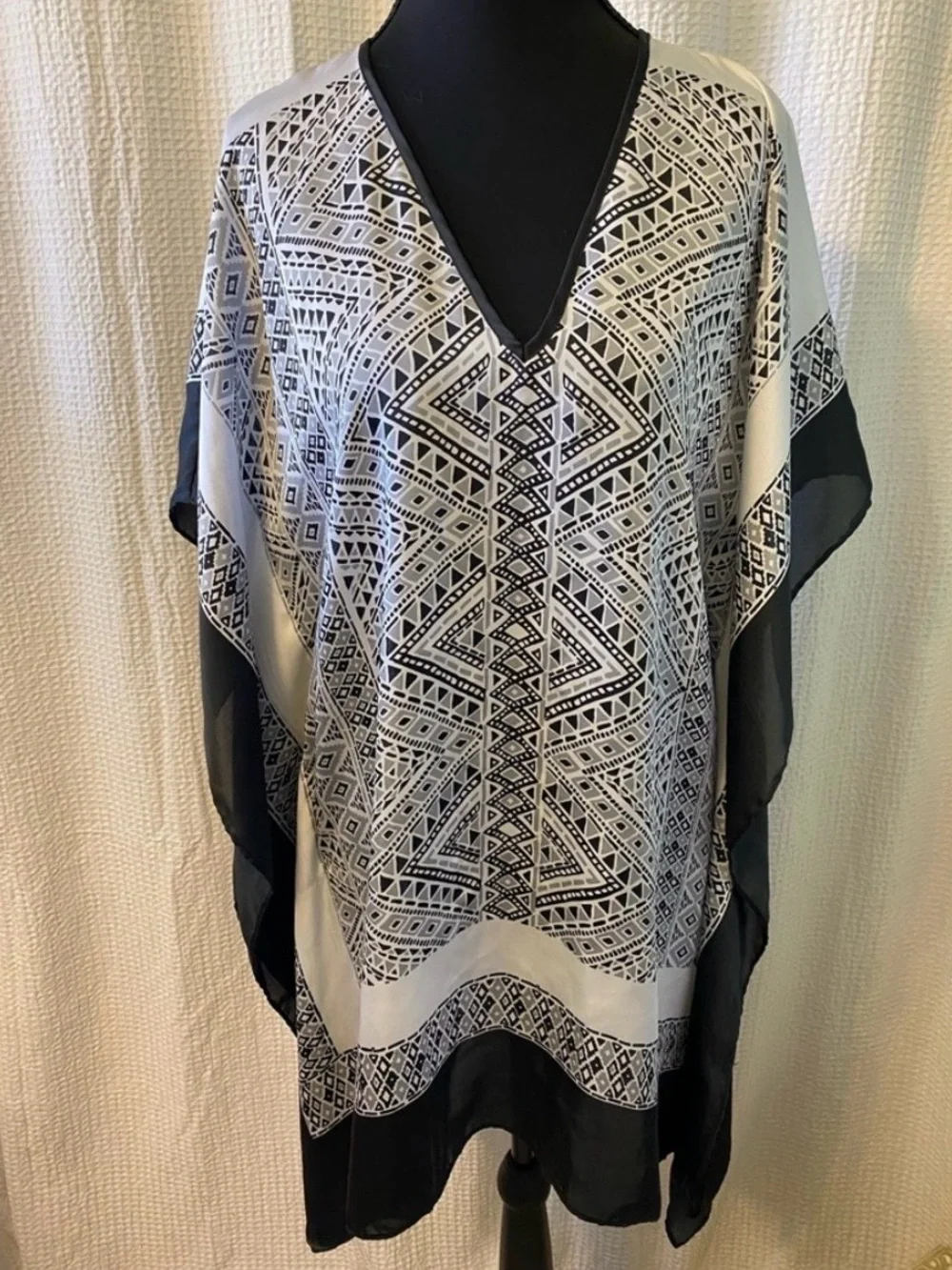 Michael Kors Elegant top with black and white geometric.  EUC